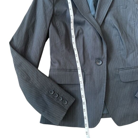 Banana Republic Factory Classic Gray Pinstriped Career Blazer Size 2 - Picture 9 of 10